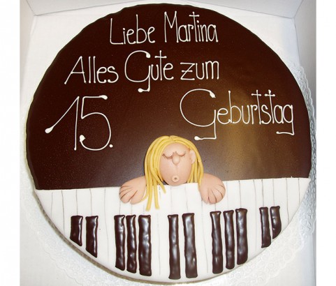 Geburtstagstorte mit Klavier Bäckerei Burgauner