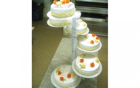6stöckige Hochzeitstorte Bäckerei Burgauner