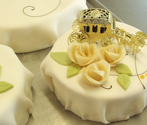 Hochzeitstorte mit Kutsche der Bäckerei Burgauner